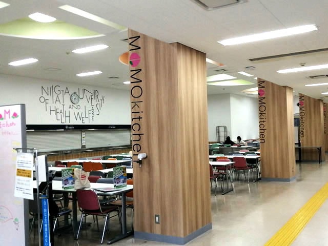 学生食堂　柱に装飾