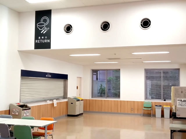 学生食堂カフェ前