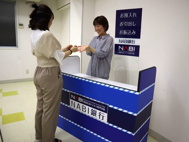 ハニカムボードのカウンター斜め1
