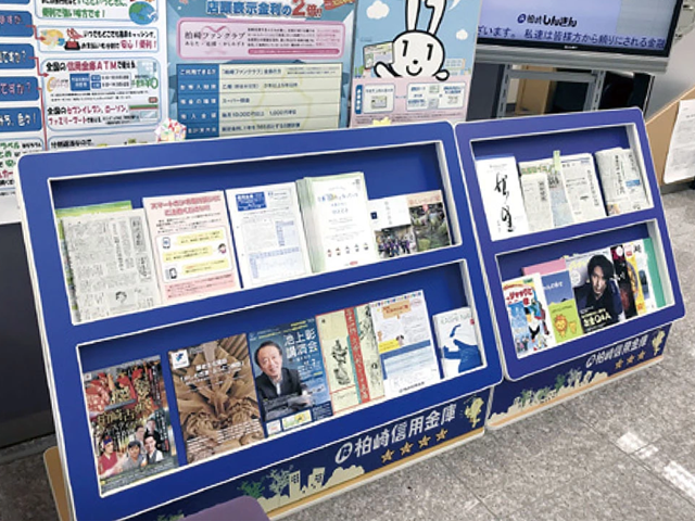 ハニカムボードのチラシ立て